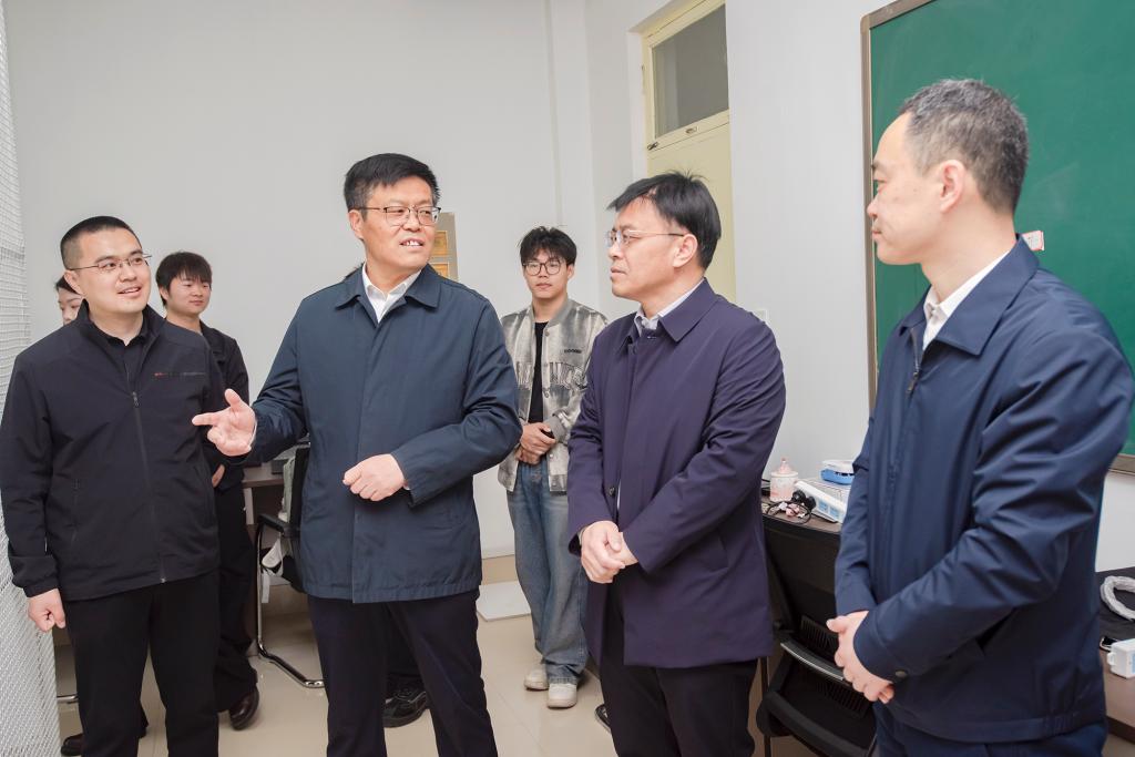 党委书记卢国强专题调研树立和践行正确政绩观学习教育情况